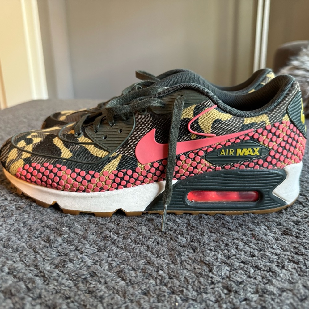 Women’s Air Max 90 Camo Classic size 8.5, good condition